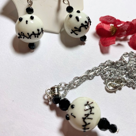 Skeleton glass beaded necklace and earrings set - Picture 4 of 4